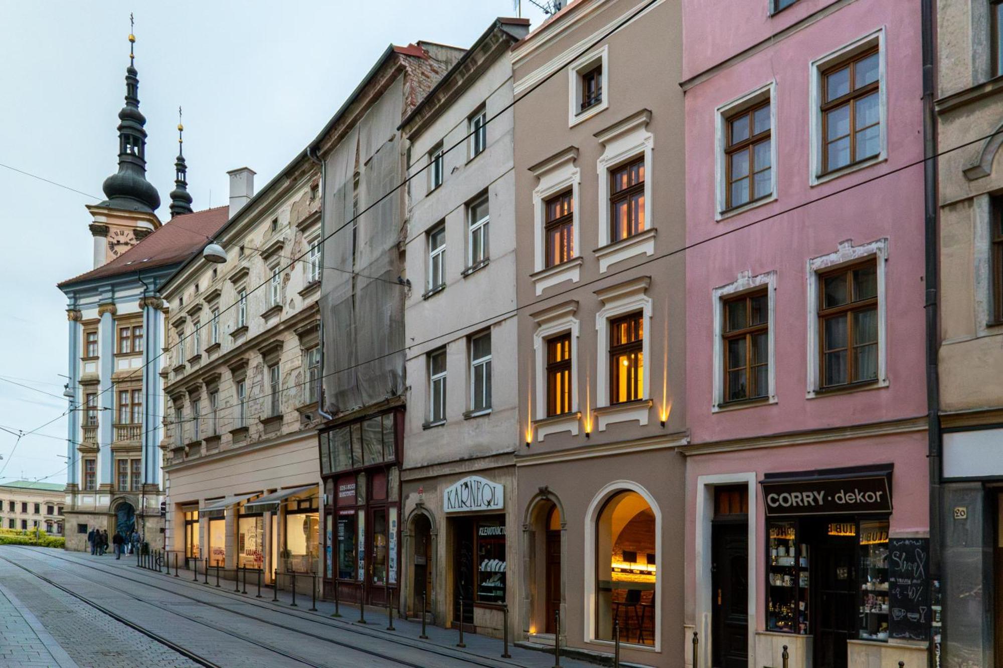 White Wolf Boutique Apartments Оломоуц Экстерьер фото